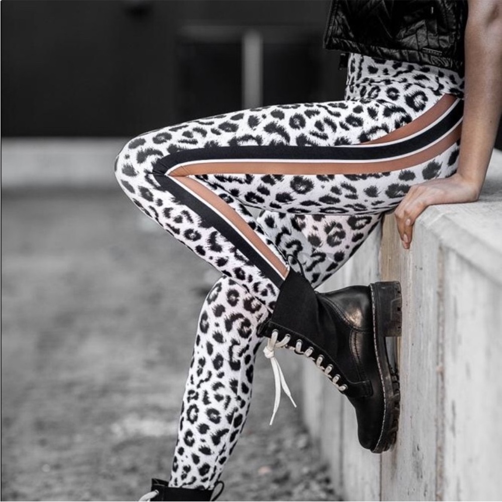 Venor NWT White Leopard‎ Patterned 7/8 High Rise Leggings Size Large/ XL